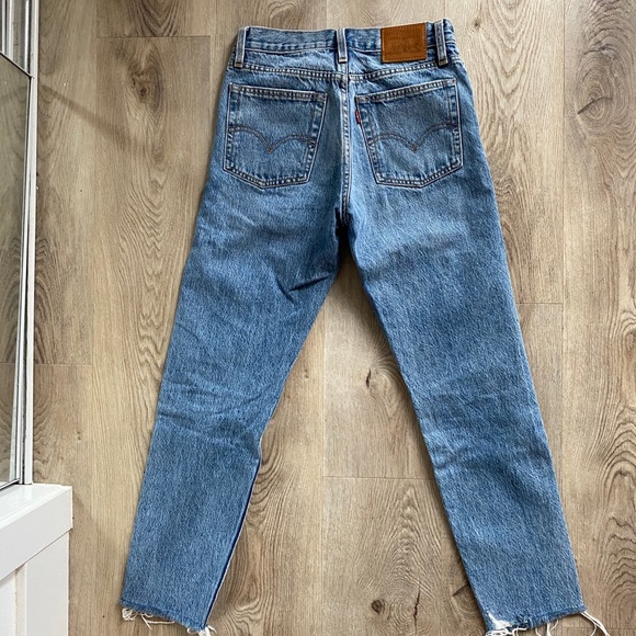 Levi’s Wedgie Light Wash - Picture 2 of 7